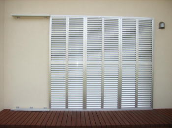 雨戸工事・アルミ格子・門扉工事・網戸工事・てすり工事　承ります。